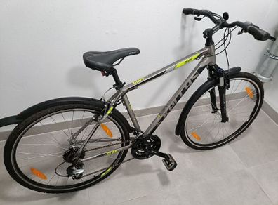 Kelly's hybrid gents bike size M in great working order.