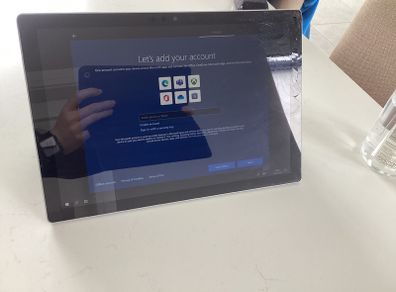 Microsoft Surface Pro 7 Bundle (i5 / 8GB / 128GB) - Cracked Glass but Touch/LCD 100% Perfect