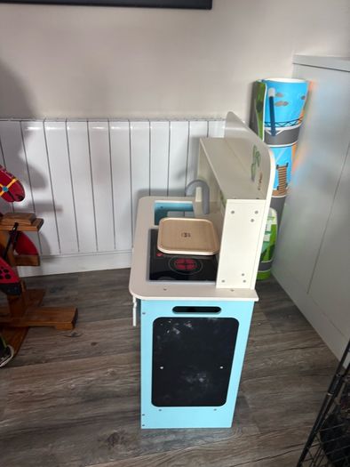Bluey wooden kitchen FTG