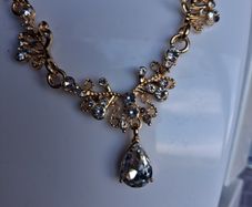 Elegant Gold Delicate Floral & Leaf Filigree Necklace