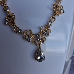 Elegant Gold Delicate Floral & Leaf Filigree Necklace