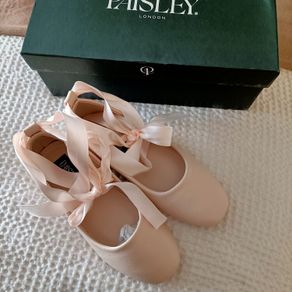 New satin tie shoe size11