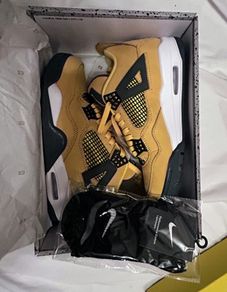 Air Jordan 4 Retro