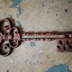 Vintage Metal Skeleton Key Thermometer