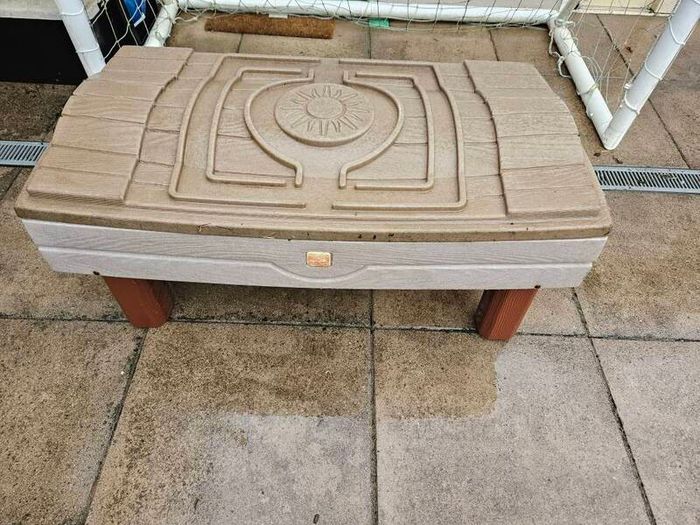Sand and water table