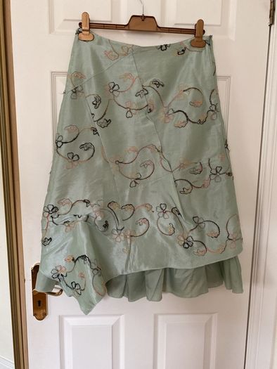 Vila Skirt Size M (12)