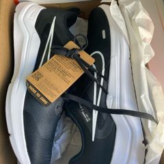Nike Trainers - Brand New size 9