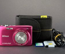 Nikon Coolpix S3100 digital camera pink