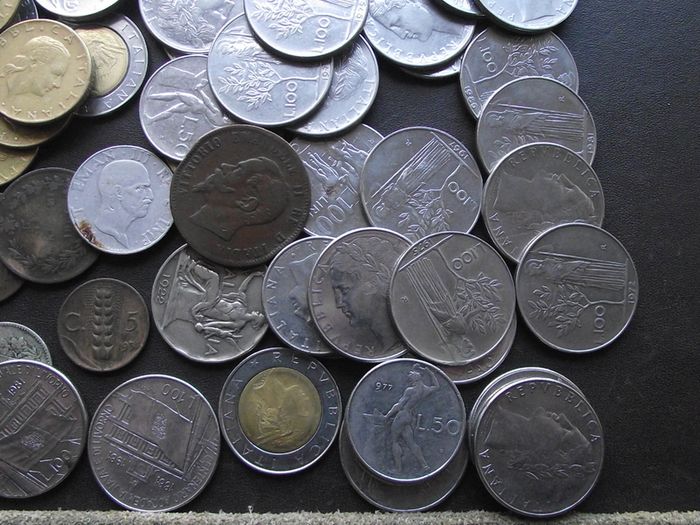A Lot of 670 grams of Italian coins