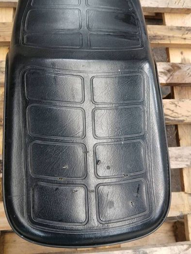 suzuki gn125 seat