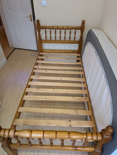 Wooden single Bedframe