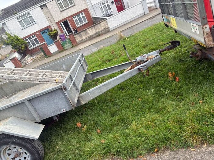 Trailer 4 wheel mint