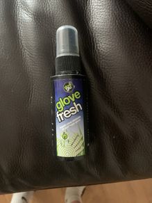 Football goalkeeper glove glu (spray)