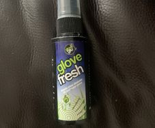 Football goalkeeper glove glu (spray)