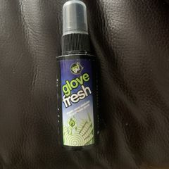 Football goalkeeper glove glu (spray)