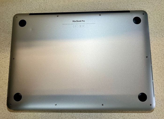 Apple MacBook Pro 13 2.7Ghz Dual core intel Core i5  16GB 1867 Mhz DDR3  250 SSD
