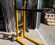 Manual Pallet stacker