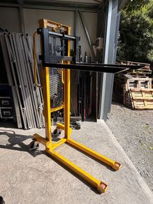 Manual Pallet stacker
