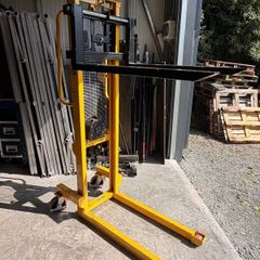 Manual Pallet stacker