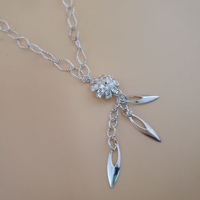 25 Sterling Silver Geometric Flower Pendant Necklace with Leaf Charms Modern Elegant Chain Jewelry