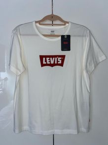levi t shirt