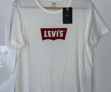 levi t shirt