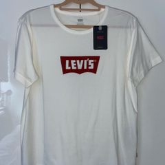 levi t shirt