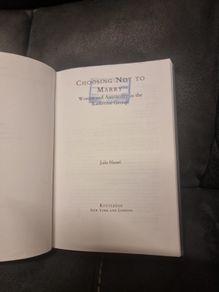 Julie B. Hassel  Choosing Not to Marry: Women and Autonomy in the Katherine Group (Studies in Medieval History and Culture)