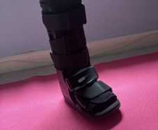Walking boot (Size Small)