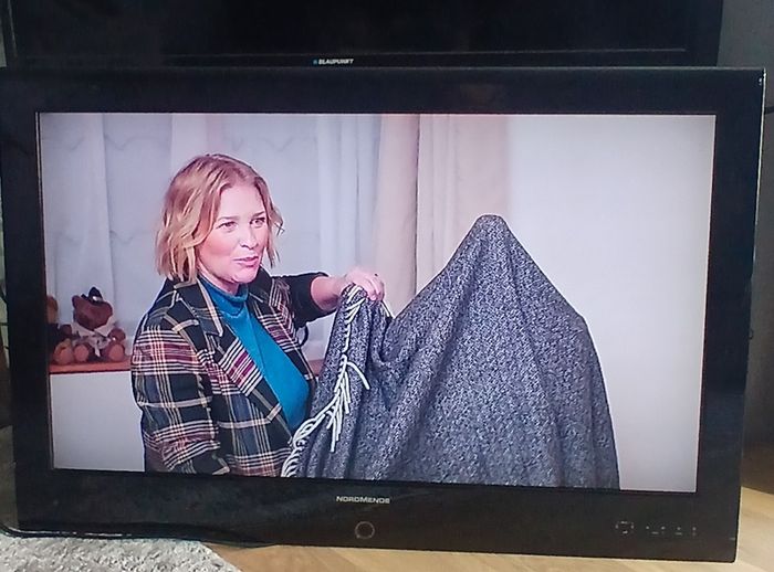 Two Tvs  32inch not smart