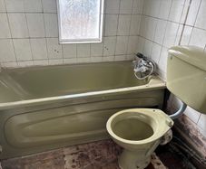 Retro bathroom suite