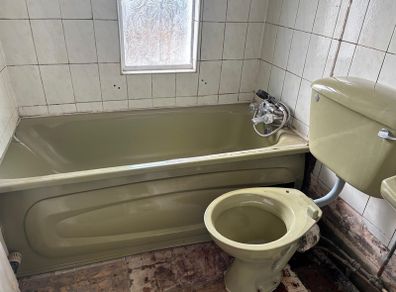 Retro bathroom suite