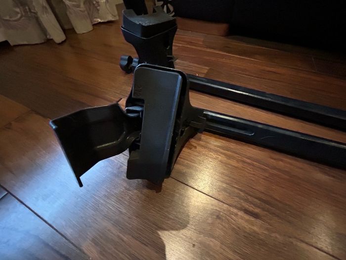 Thule 127cm square roof bars x 2 with fittings