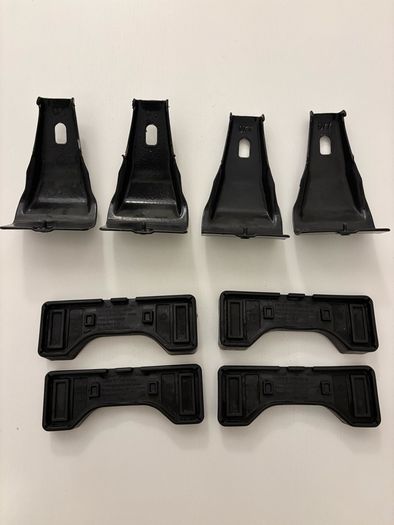 Thule Fit Kit (145019): rubber pads and brackets for a Renault Captur (First Gen, Years 2013 to 2019).
