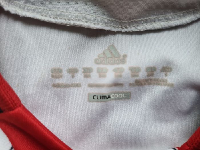 Soccer Football Liverpool FC Standard Chartered Kelly Adidas size D140 9-10 years long sleeve