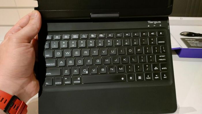 Targus Versatype 4-in-1 Keyboard Case for iPad 8th/7th gen 10.2 inch also fits iPad Air 10.5 inch and iPad Pro 10.5 inch - Used, in very good condition.