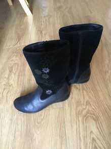 Girls Clarks leather/suede boots, size 2,5 (35)