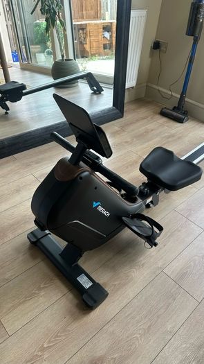 MERACH R15 Rowing Machine Like New Only 4 Months Old