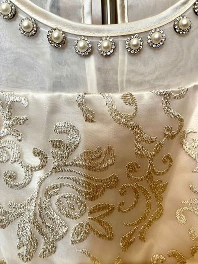 Girls Dress Gold Age 8 Perfect for Christmas or Party