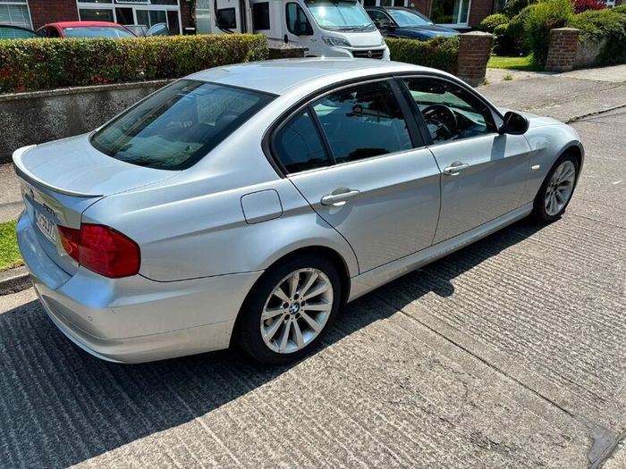 BMW 3-Series 2011