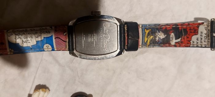Minnie mouse ,walt disney vintage watch collection,plus 2 free used toys ,used condition, free shipping within Ireland, sold as is.