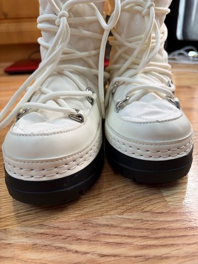 Insulated winter boots