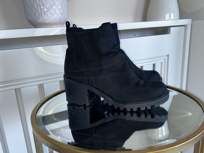 Ladies Black Block Heeled Faux Suede Ankle Boots from River Island. Size UK 6 / EU 39