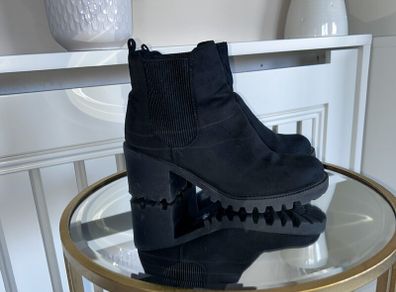 Ladies Black Block Heeled Faux Suede Ankle Boots from River Island. Size UK 6 / EU 39