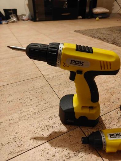 Electric screwdriver set