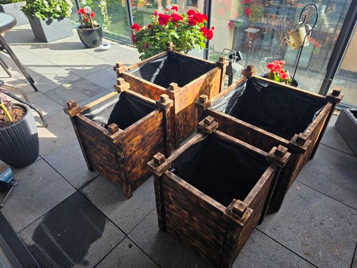 4 wooden planters