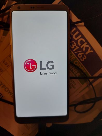 LG G6 mobile phone, 32GB, sim tray missing, excellent cosmetic condition otherwise