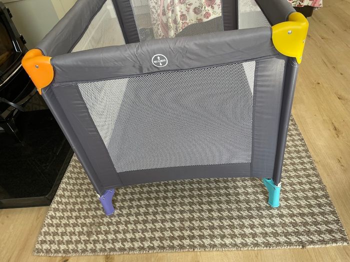Travel cot