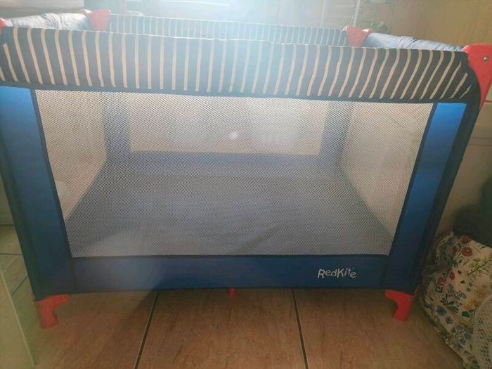 Travel cot