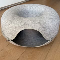 All seasons felt cat bed